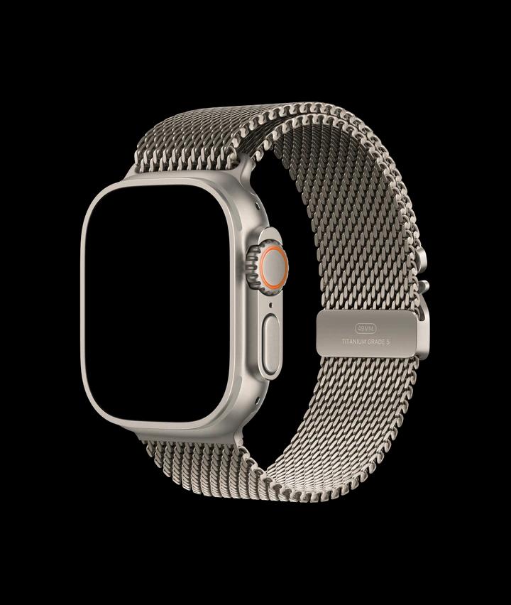 Apple Watch Ultra 3, 49 мм · океанский ремешок · натуральный титан
